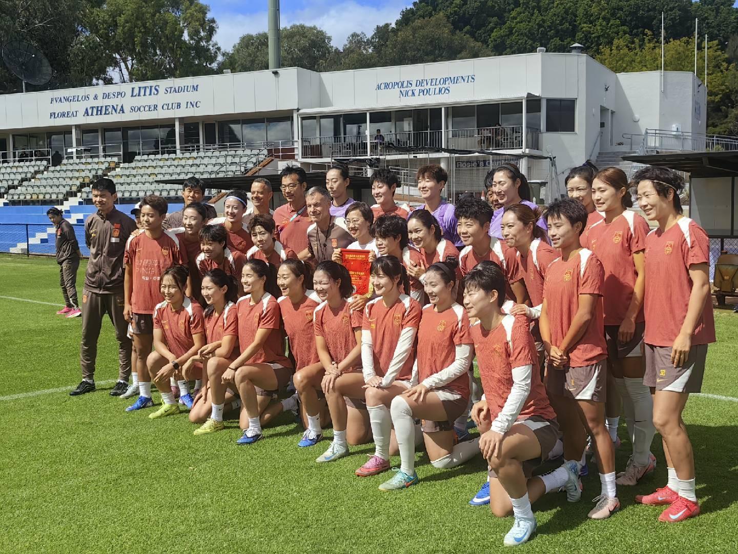 世界杯手机高清观看软件-中国驻珀斯总领事前来探望女足；陈巧珠恢复合练